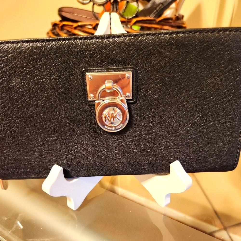 Michael Kors Hamilton Continental Wallet Like New